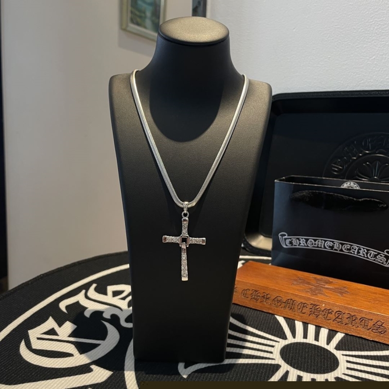 Ch**me He**ts necklaces